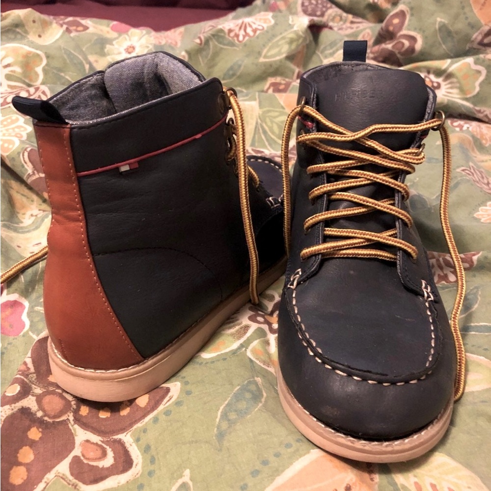 Boys SZ 5 Tommy Hilfiger Boots